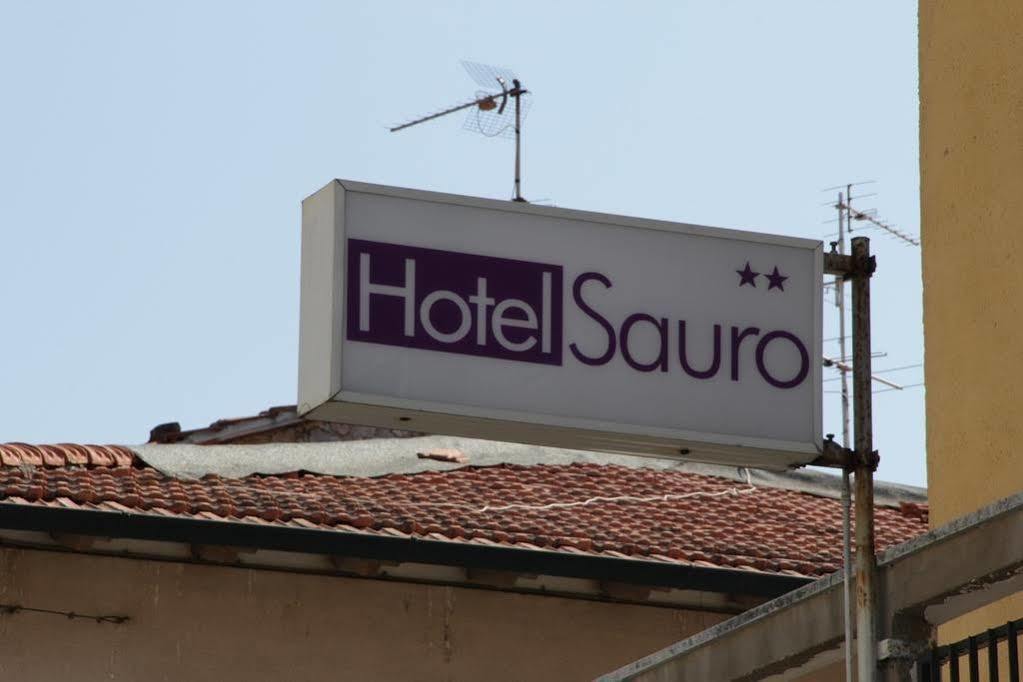 Hotel Sauro В'яреджо Екстер'єр фото